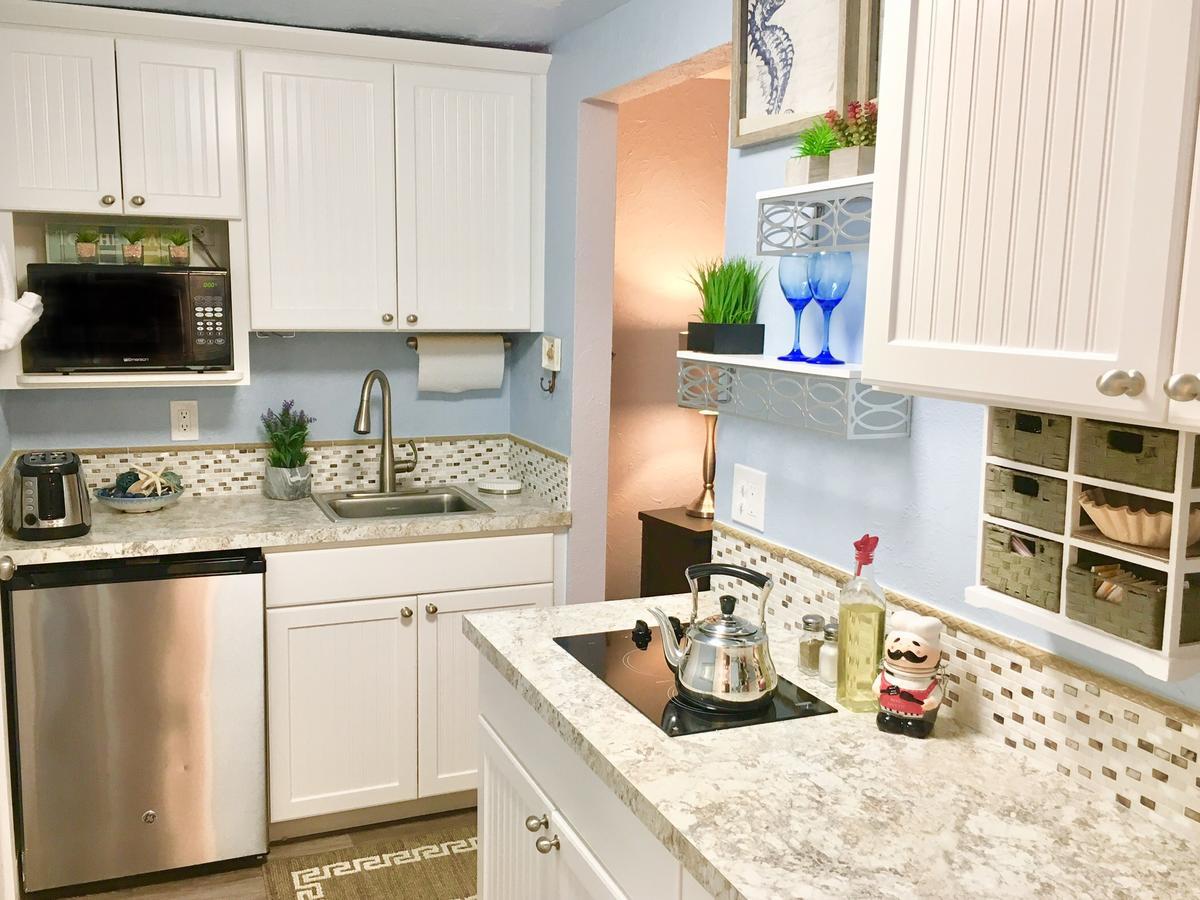 The Tradewinds Condo/Hotel Сийсайд Екстериор снимка