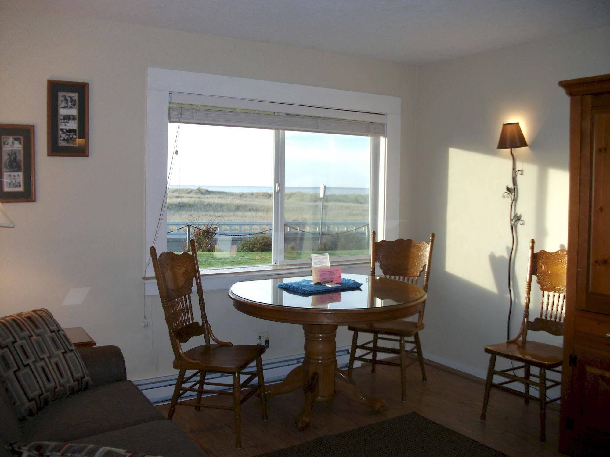 The Tradewinds Condo/Hotel Сийсайд Екстериор снимка
